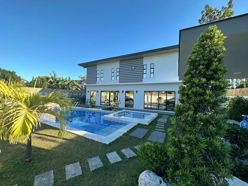 Ivar’s Place Private Resort - Image 1