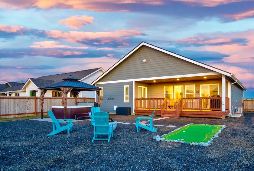 Beach~HotTub~Arcade Game Rm~Pool Table~Gas Firepit - Image 1