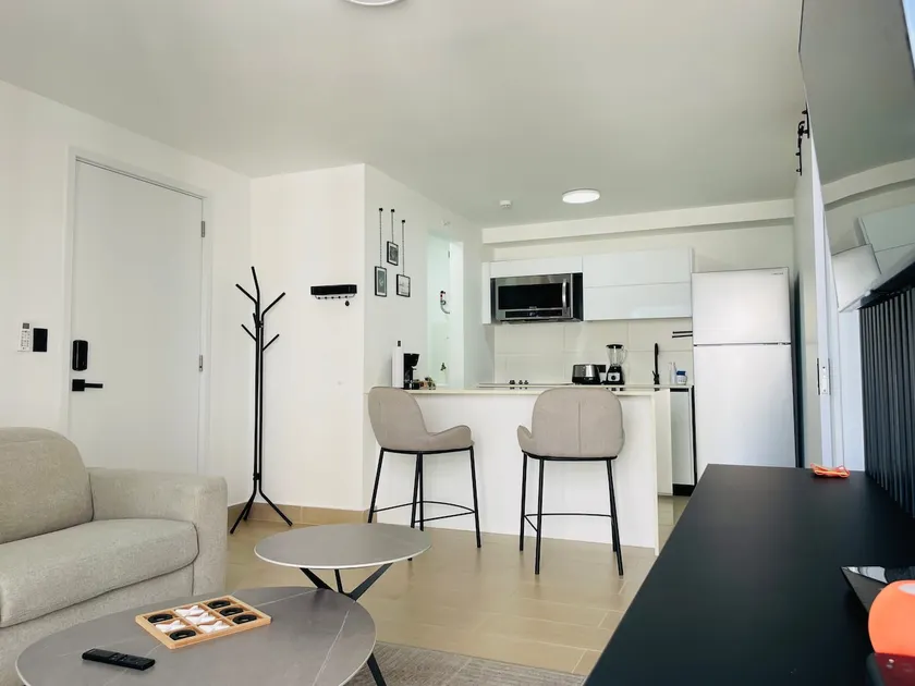 Centrally located, elegant and minimalist - Image 1