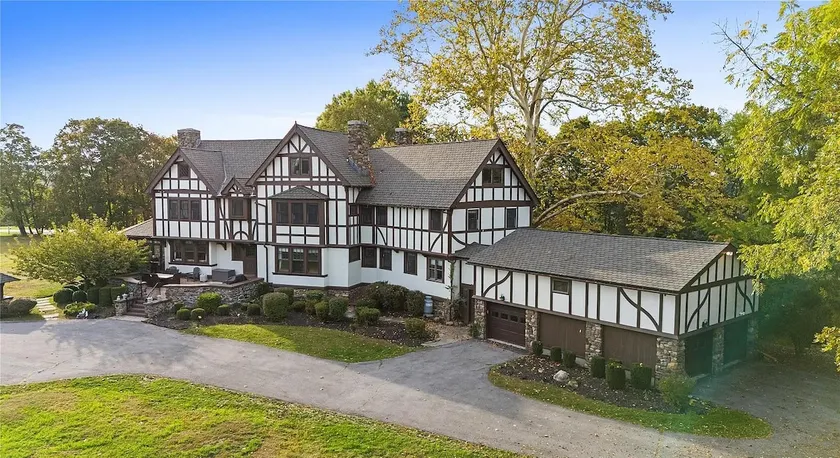 Spectacular Historic Mansion w/Pool&Tennis - Image 1