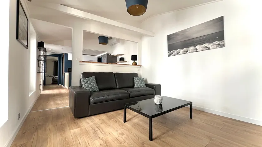 Atypical and cozy, quiet, AC - Image 1
