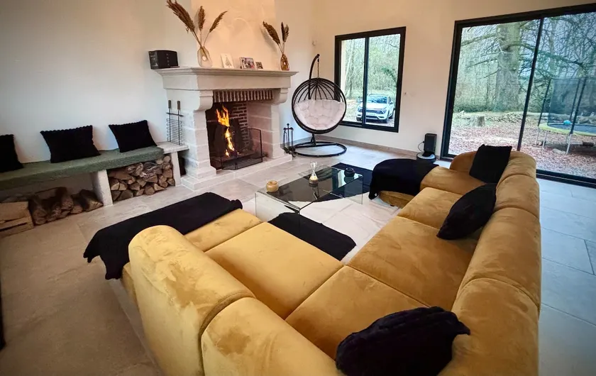 House in the Heart of the Forest with Fireplace, 1.5 Hours from Paris - Image 1