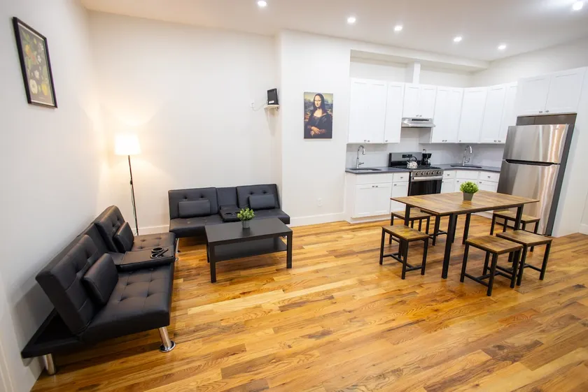 Modern 6 Bedroom 3 full bath steps from train - Image 1
