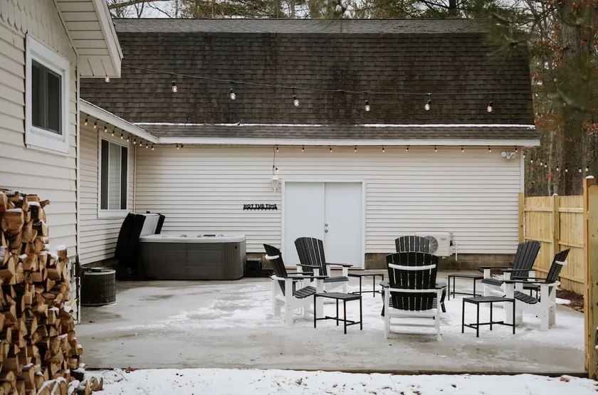Sleeps 14+Hot Tub+GAME room+ORV Trails+LAKE access - Image 1