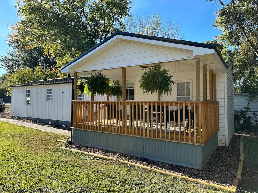 Velo Cottage near downtown - Image 1