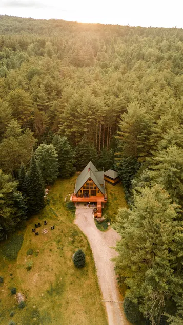 Secluded Chalet w/ Hottub & Stunning Mtn Views - Image 1