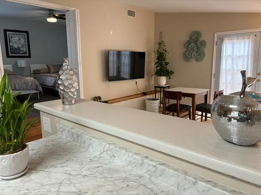 Cozy city hideaway for families. - Image 1