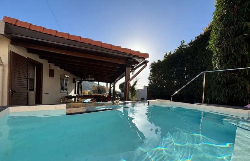 LJ House with pool, jacuzzi and mountain views - Image 1