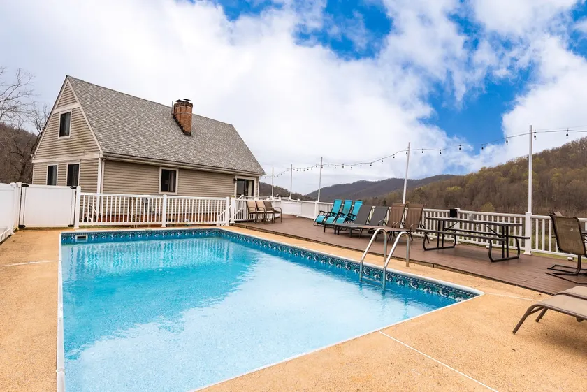 Secluded Cabin Pool + Trails & Firepit 12 ppl - Image 1