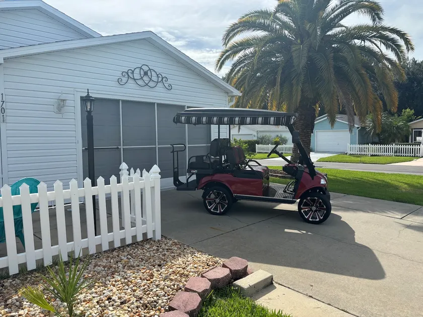 The Villages! Resort Style Amenities/Golf cart! - Image 1