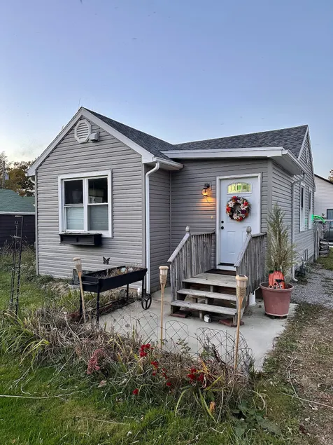 Lil' Lakeview Getaway - Image 1