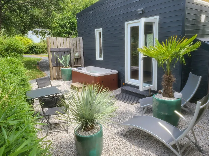The love nest ”tiny house with private jacuzzi” - Image 1