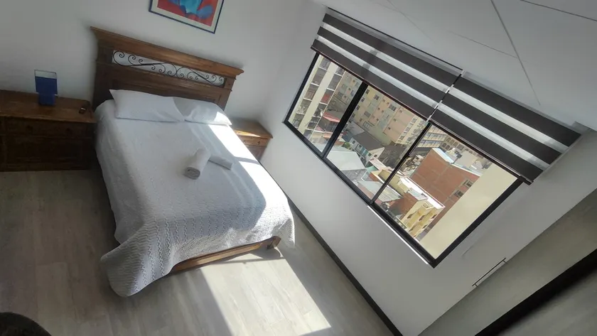 Cozy and sunny on a high floor - Image 1