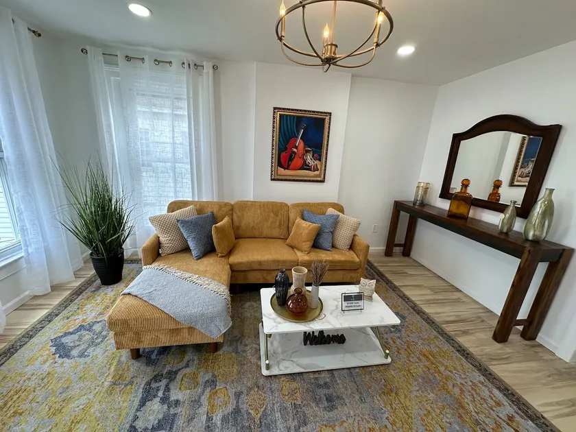 Charming 1BR | Free Parking | Near Light Rail - Image 1