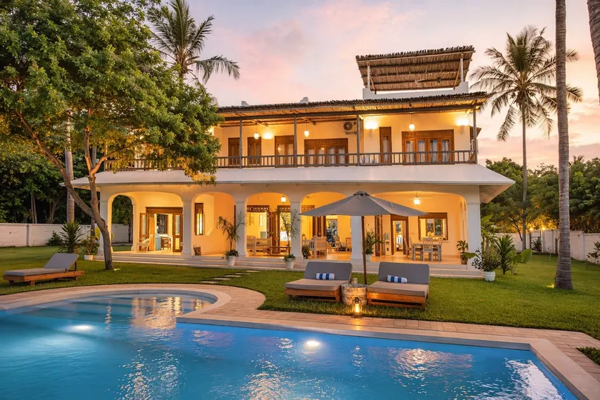 Azura Luxury 4BR Villa | Private Chef, Pool & A/C - Image 1