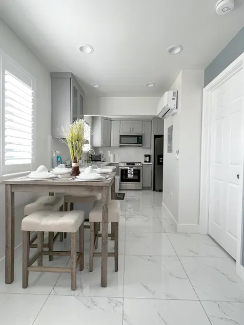 Entire Disneyland, little Saigon home sleep 4 - Image 1