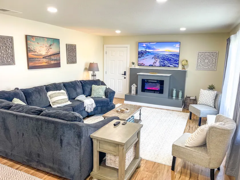 Fritz House, Sunroom with Hot Tub! - Image 1