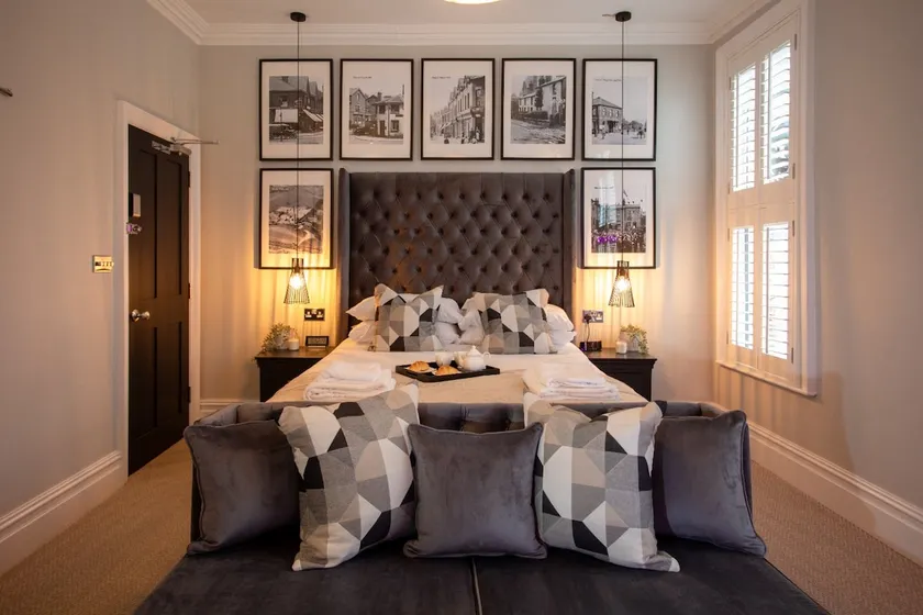 King Suite close to Manchester City Centre, R2 - Image 1