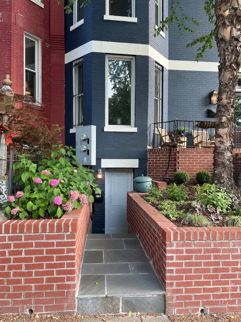 Chic urban retreat 1-Bed Bsmt Apt | Near Nat. Mall - Image 1