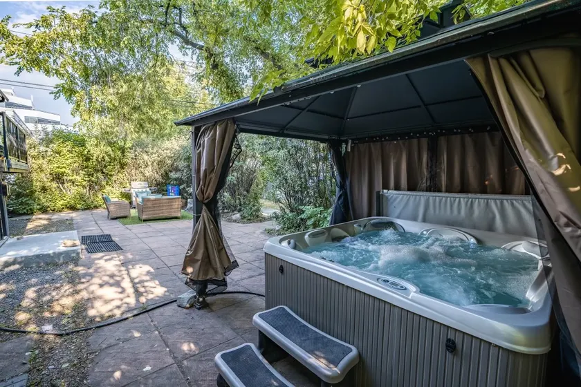 Nordic Heights YYC | Sauna + Hot Tub | 10 Beds - Image 1