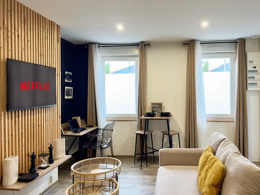 Besson Bey II - Ideal for couples & professionals - Patio - WiFi - Near train station - City center - Image 1