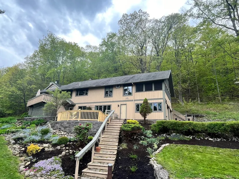 South Bristol Hillside Retreat - Image 1