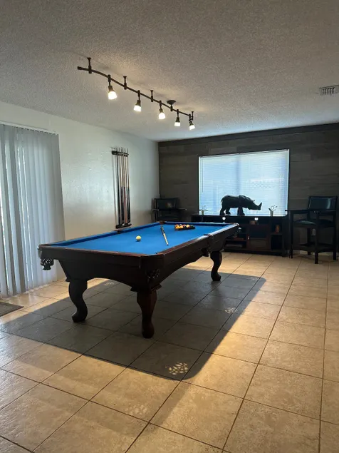 Cozy Beach House Including King Size Suite ! - Image 1