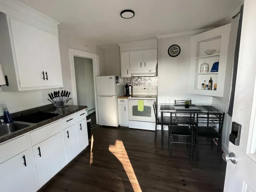 Private Apt In Middletown-wesleyan - Image 1