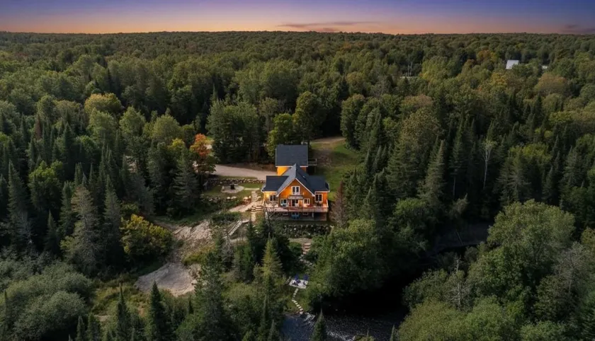 Luxurious Riverfront Chalet w/ Spa & Billiards - Image 1