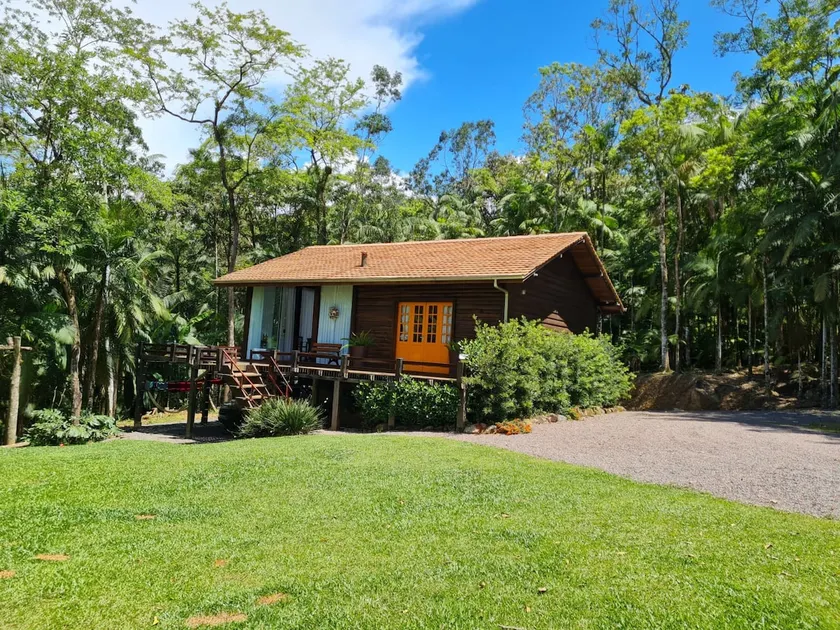 Country house with pool - Image 1