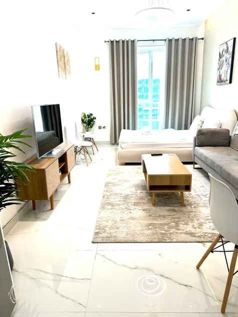Stylish Studio Apartment in JLT With Lake Views! - Image 1