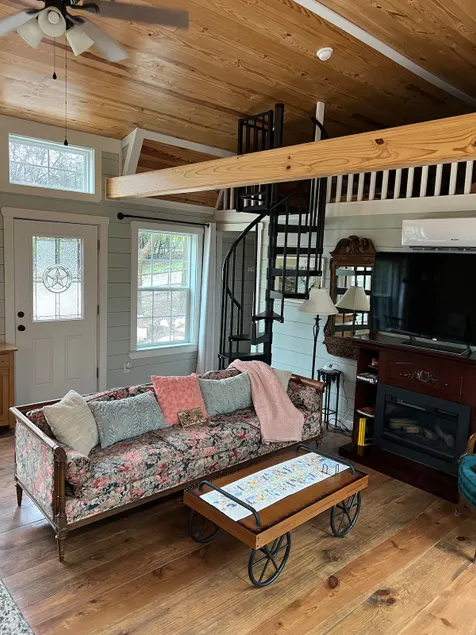 Cozy Country Cottage; Family Retreat - Image 1