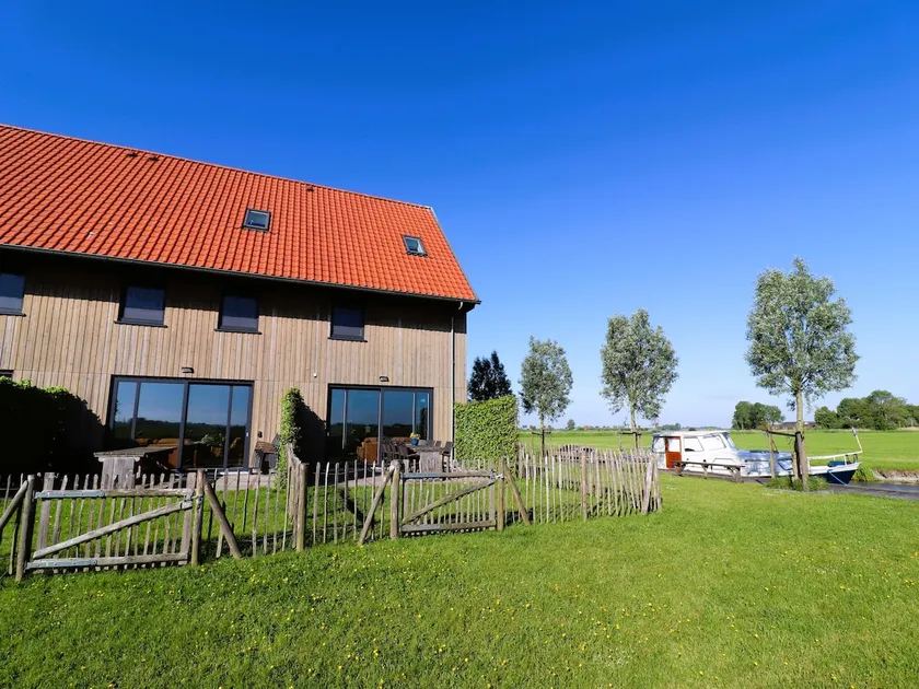 Stylish Frisian Villa with Garden - Image 1