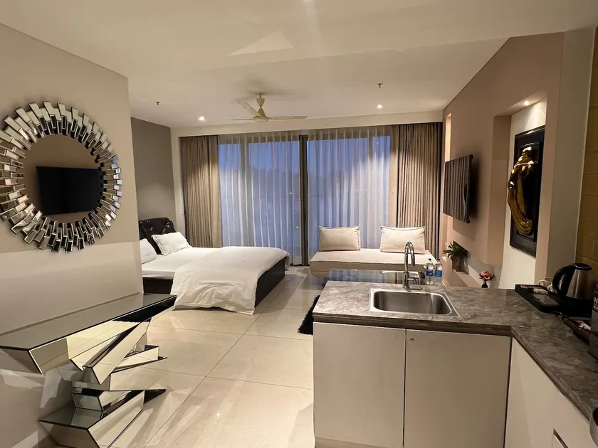 Jacuzi Bliss Studio with Luxurious Dresser Delight - Image 1