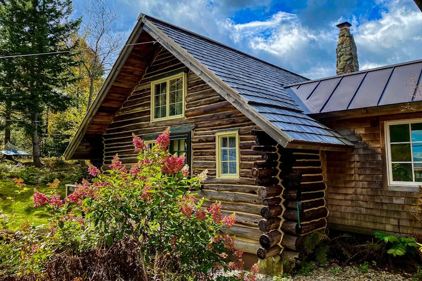 2BR cottage with high ceilings & kayaks - dogs ok - Image 1
