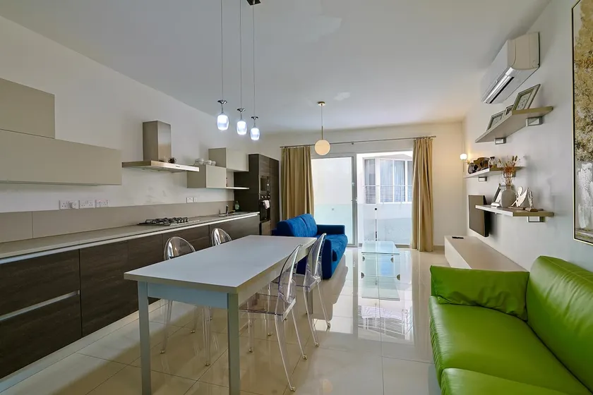 Sliema Apartment with Seaviews - Image 1