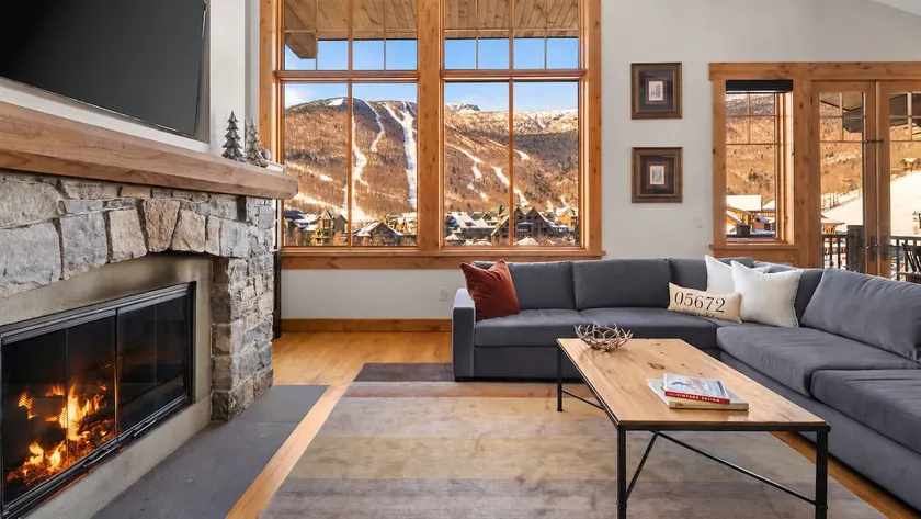 Stowe Globe 4 Bedroom Luxury Cabin Ski In Ski Out - Image 1