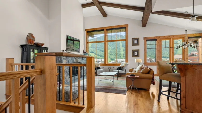 Stowe Globe 4 Bedroom Luxury Cabin Ski In Ski Out - Image 1