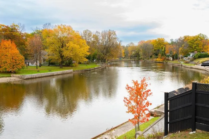 Luxury Wasaga Beach Riverfront Villa Family - Image 1