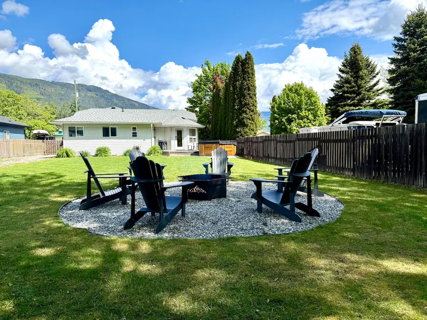 The Owlhead Place - King Beds! Large backyard - Image 1