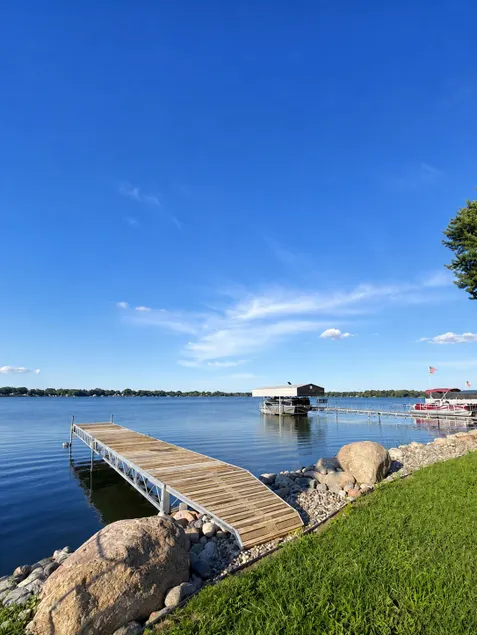 Luxury Lake Cottage - Private Lake Access - Image 1