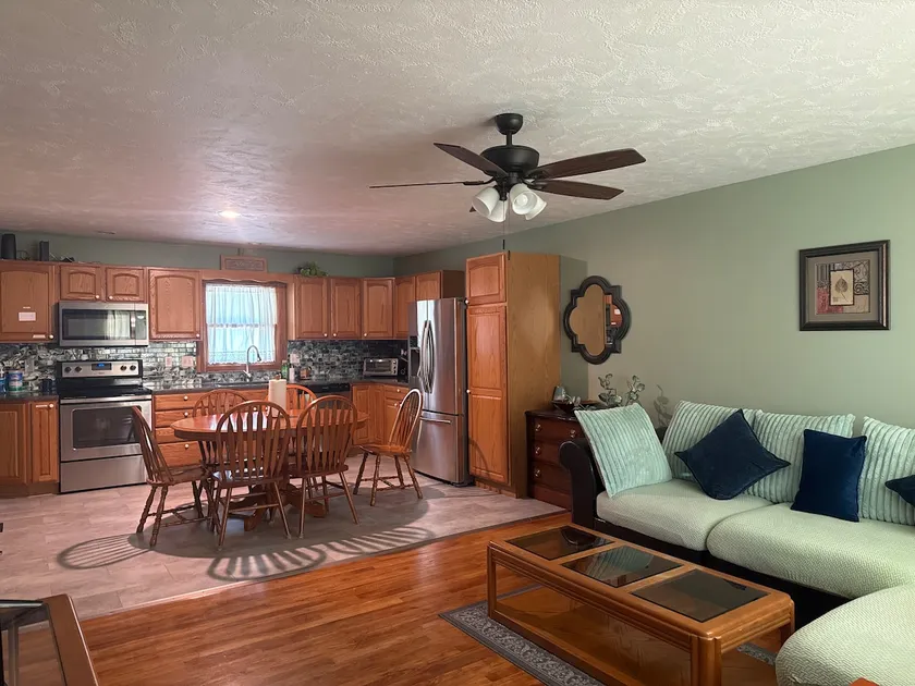 Spacious Home Central-Lincoln. Key less - Image 1