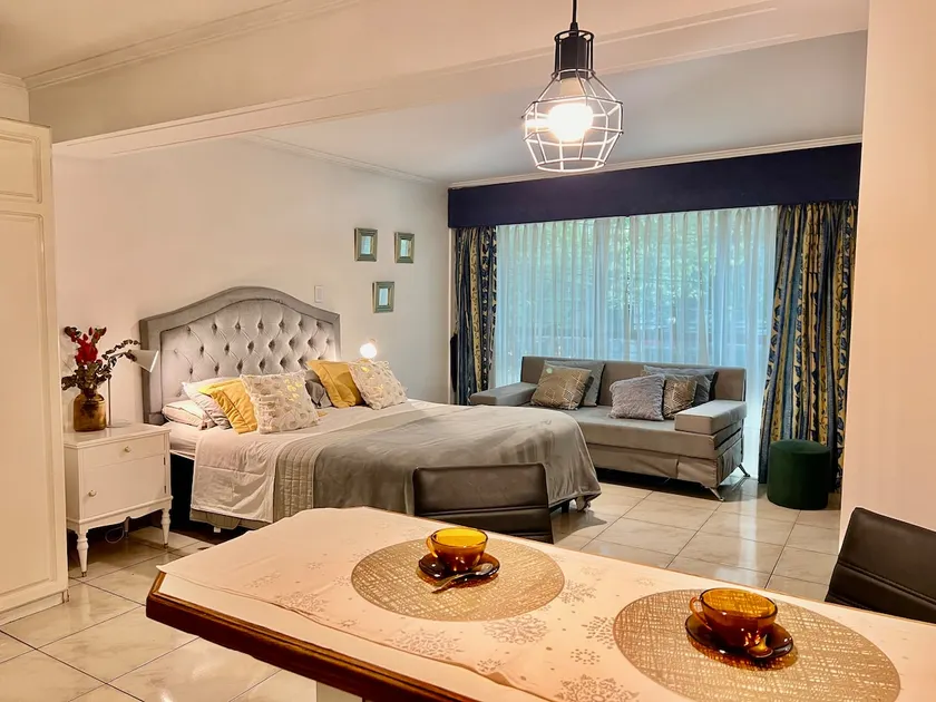 Bright Premium Suite in the gastronomic center - Image 1