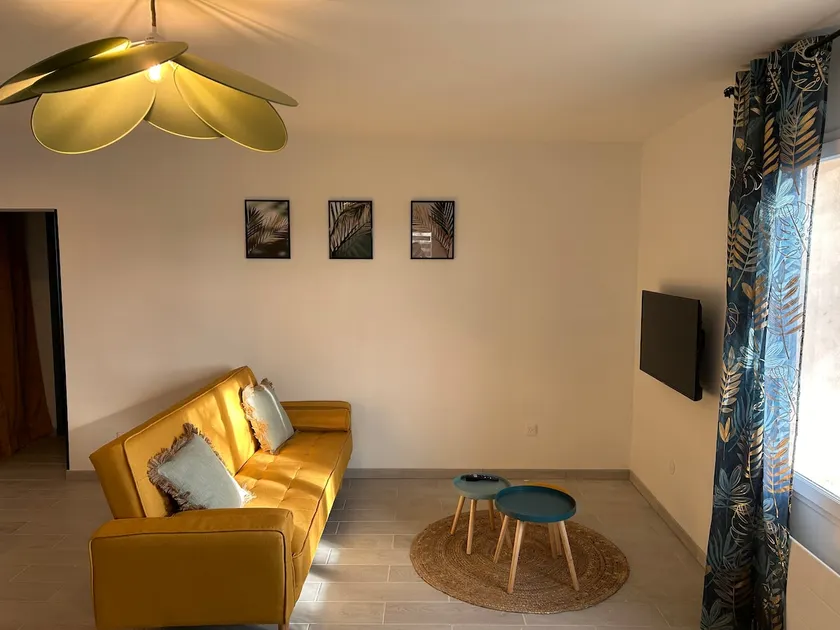 Apt Cocooning - Image 1