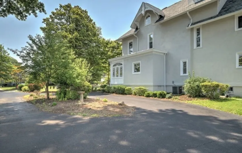 Spacious Home | Large Driveway | Train to NYC - Image 1
