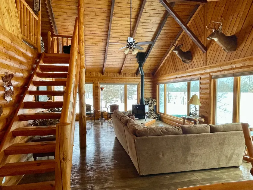 Northwoods log cabin get away! - Image 1
