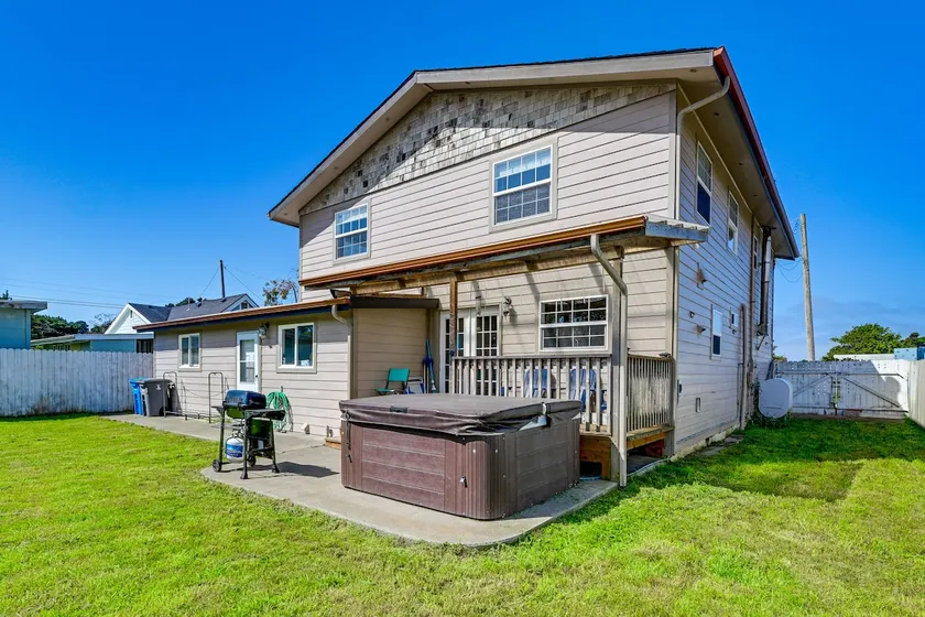 Crescent City Home w/ Hot Tub: Half-block to Beach - Image 1