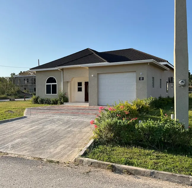 Tropical Villa at Lakeside View - Image 1