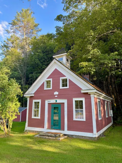 Pettengill Schoolhaus scenic 2 min to main village - Image 1