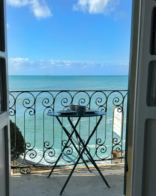 A terrace overlooking the sea - Image 1